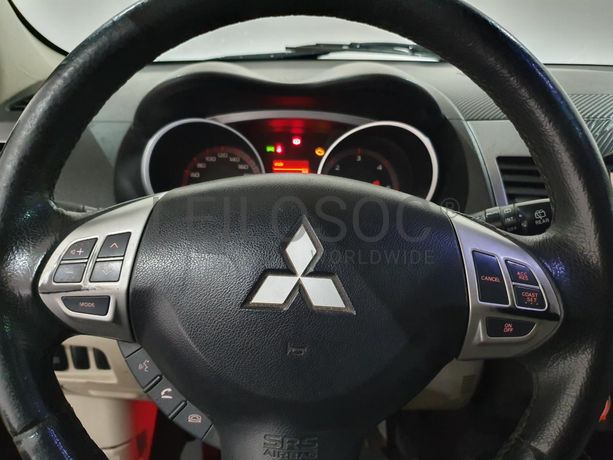 Mitsubishi Outlander 2.0 DI-D · Ano 2007