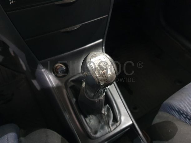 Toyota Corolla 1.4D · Ano 2004