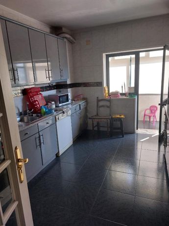 Apartamento T4 + Garagem · Vila das Aves