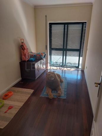 Apartamento T4 + Garagem · Vila das Aves