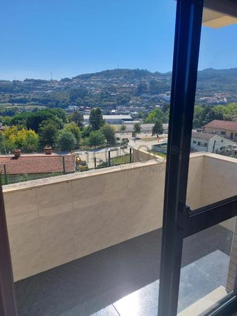 Apartamento T4 + Garagem · Vila das Aves