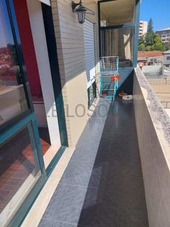 Apartamento T4 + Garagem · Vila das Aves