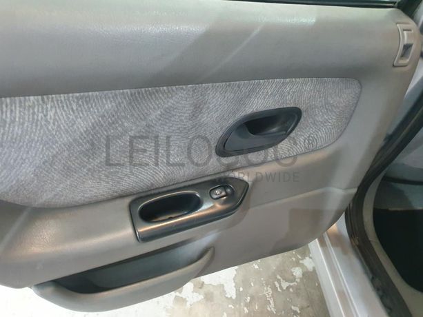 Renault Laguna 1.9 DTI · Ano 1999