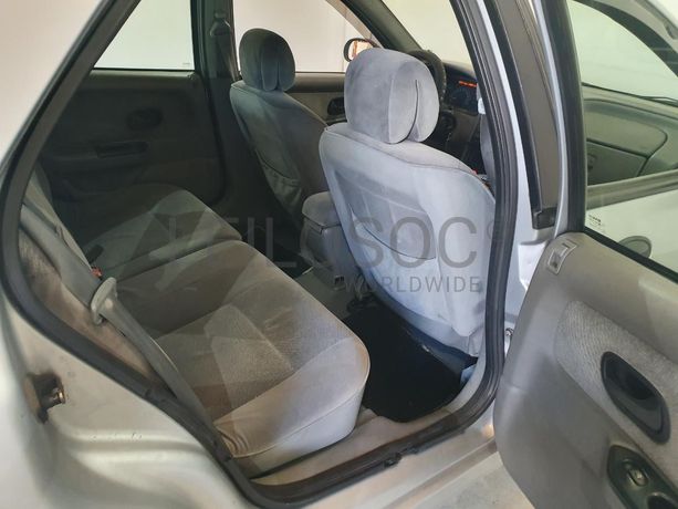 Renault Laguna 1.9 DTI · Ano 1999