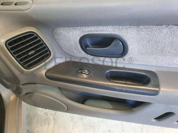 Renault Laguna 1.9 DTI · Ano 1999