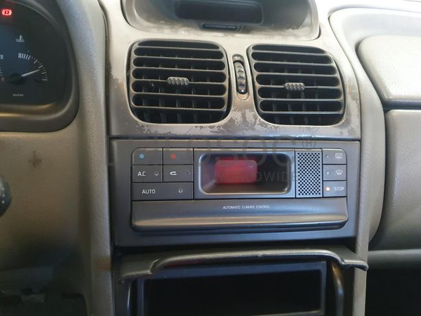 Renault Laguna 1.9 DTI · Ano 1999