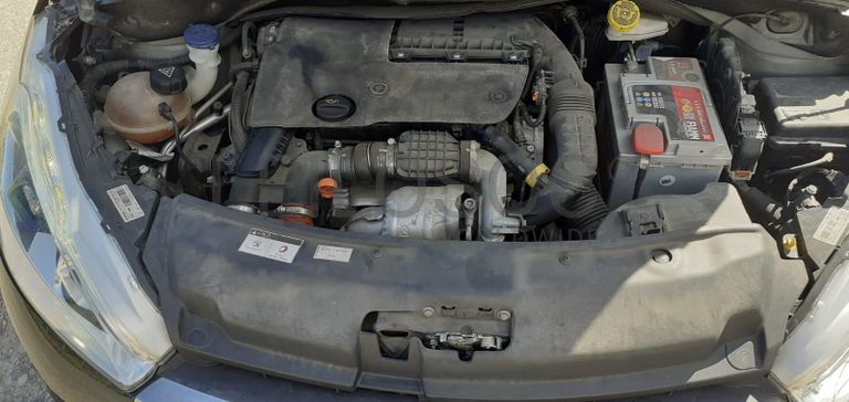 Peugeot 208 1.6 HDI · Ano 2016