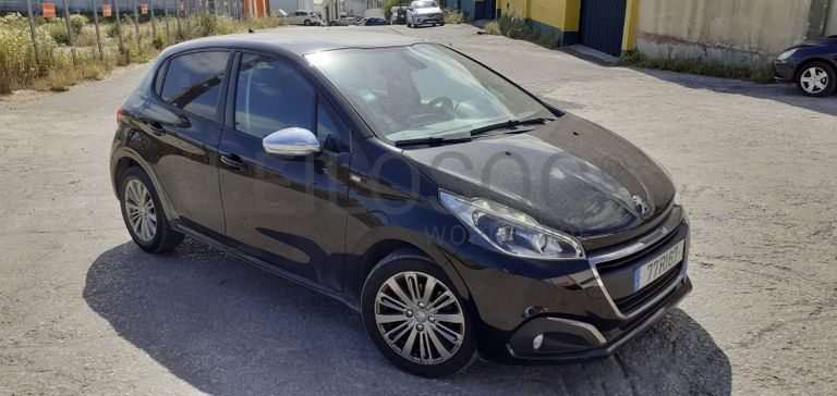 Peugeot 208 1.6 HDI · Ano 2016