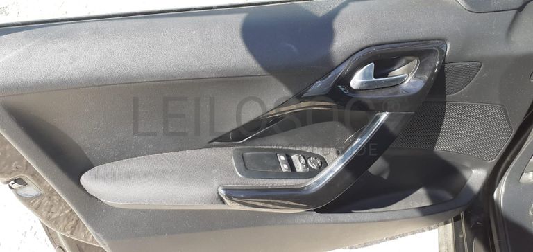 Peugeot 208 1.6 HDI · Ano 2016