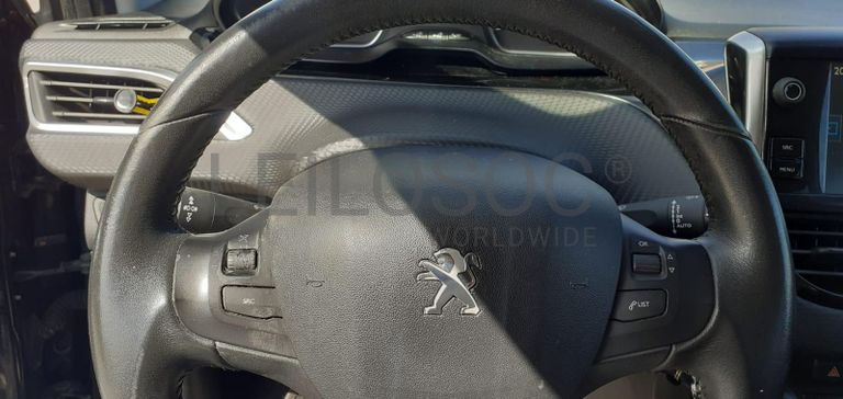 Peugeot 208 1.6 HDI · Ano 2016