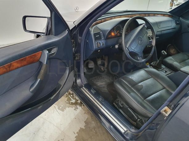 Mercedes-Benz C220 CDI · Ano 1998