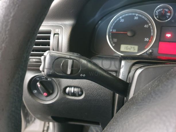 Volkswagen Passat 1.9 TDI · Ano 2001