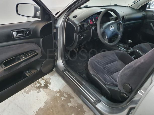 Volkswagen Passat 1.9 TDI · Ano 2001