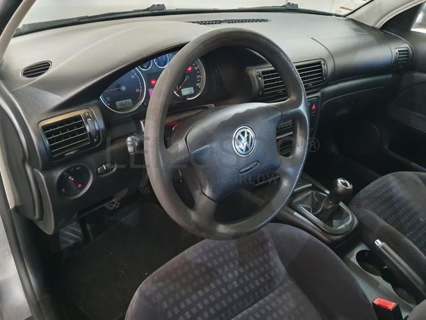 Volkswagen Passat 1.9 TDI · Ano 2001