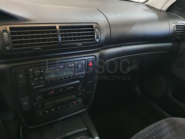 Volkswagen Passat 1.9 TDI · Ano 2001