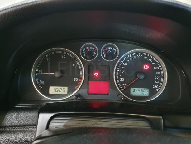 Volkswagen Passat 1.9 TDI · Ano 2001