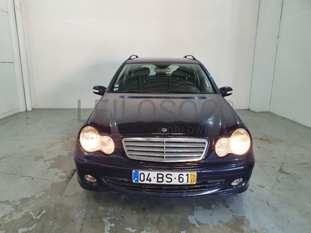Mercedes-Benz C200 CDI · Ano 2004