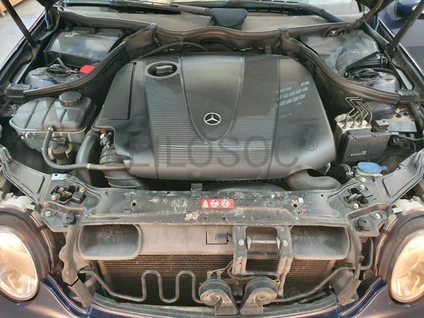 Mercedes-Benz C200 CDI · Ano 2004