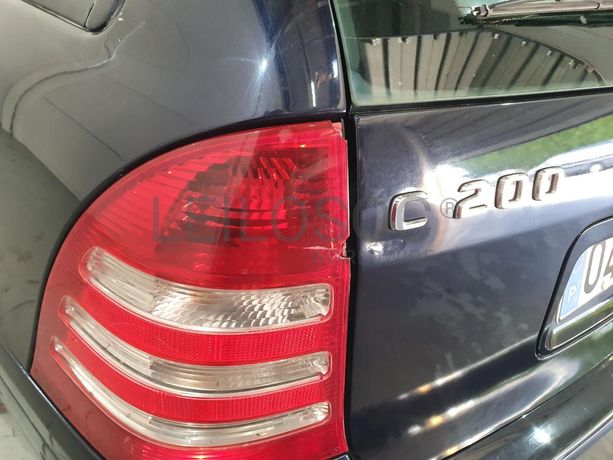 Mercedes-Benz C200 CDI · Ano 2004