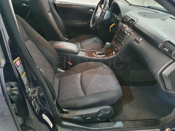 Mercedes-Benz C200 CDI · Ano 2004