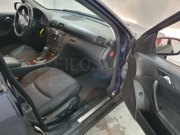 Mercedes-Benz C200 CDI · Ano 2004