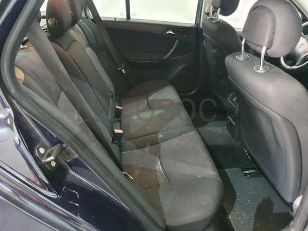 Mercedes-Benz C200 CDI · Ano 2004