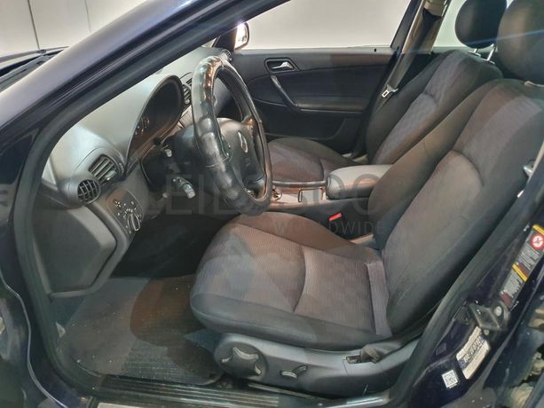 Mercedes-Benz C200 CDI · Ano 2004