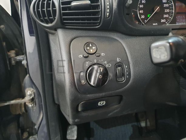 Mercedes-Benz C200 CDI · Ano 2004