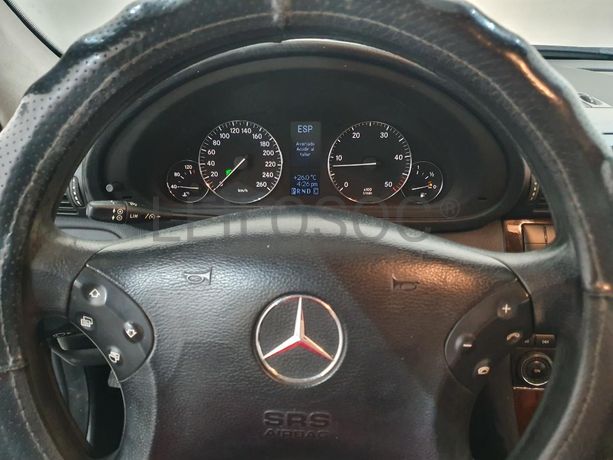 Mercedes-Benz C200 CDI · Ano 2004