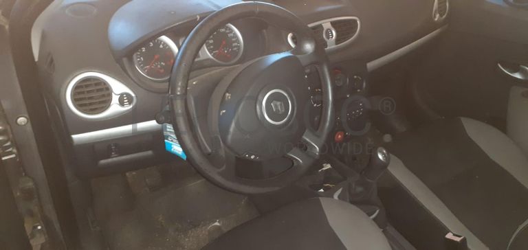 Renault Clio III Grandtour 1.5 DCI · Ano 2012