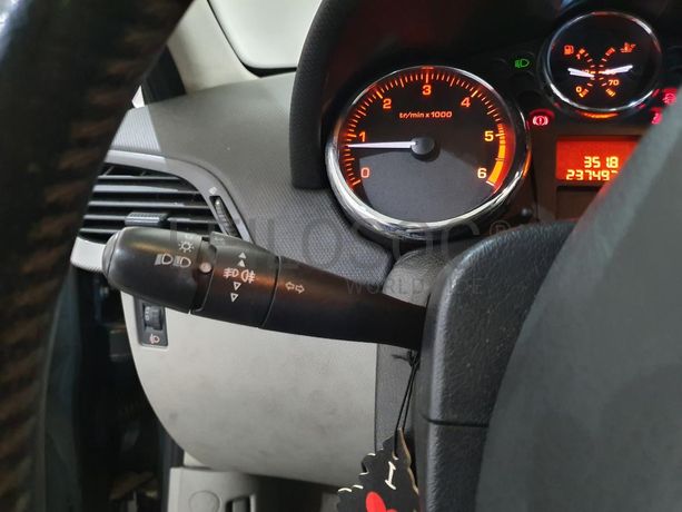 Peugeot 207 1.4 HDI · Ano 2006