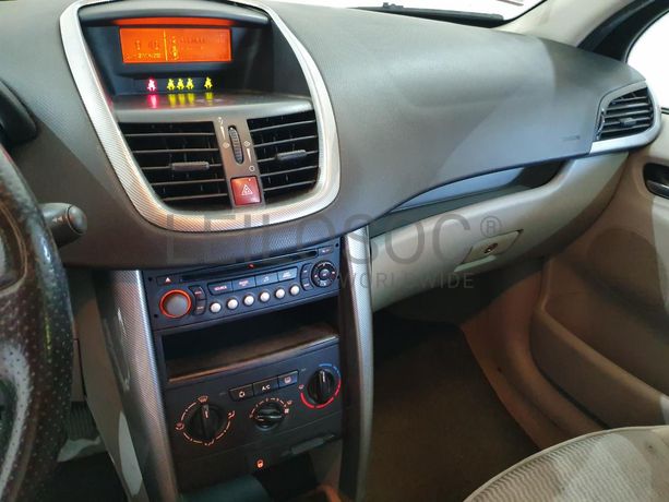 Peugeot 207 1.4 HDI · Ano 2006