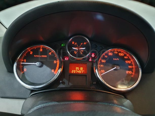 Peugeot 207 1.4 HDI · Ano 2006