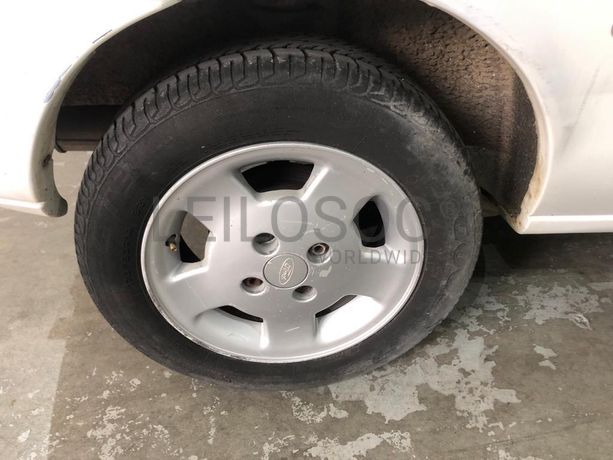 Ford Fiesta Van 1.8 · Ano 1999