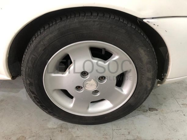 Ford Fiesta Van 1.8 · Ano 1999