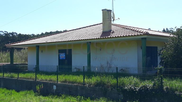 Moradia V3 c/ logradouro · Marinha Grande