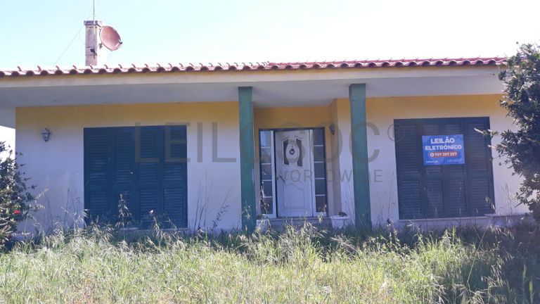 Moradia V3 c/ logradouro · Marinha Grande