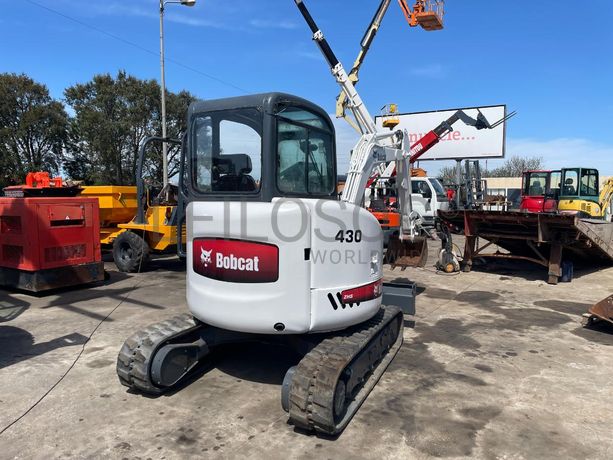 Mini Giratória Bobcat 430