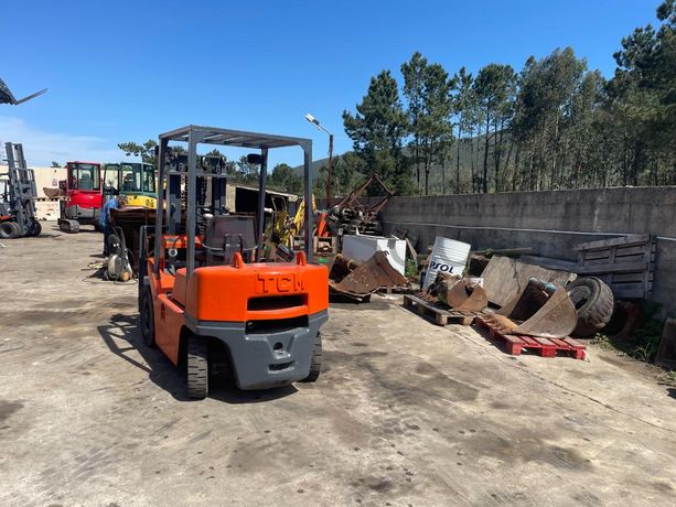 Empilhador TCM 2500Kg