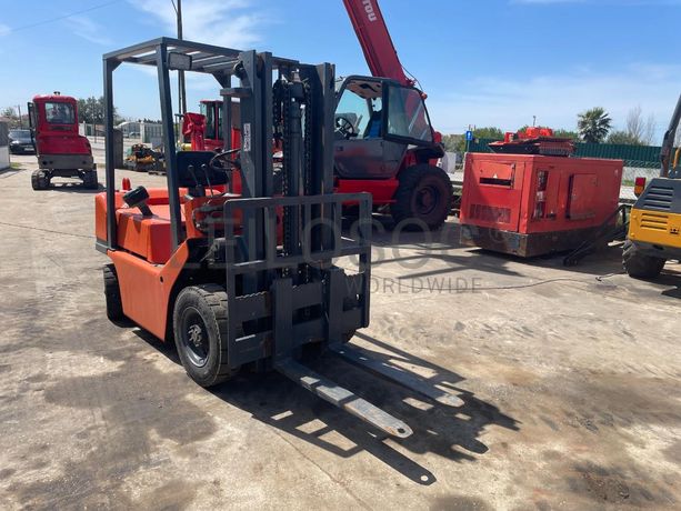 Empilhador TCM 2500Kg