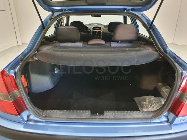 Mitsubishi Carisma 1.6 · Ano 2000