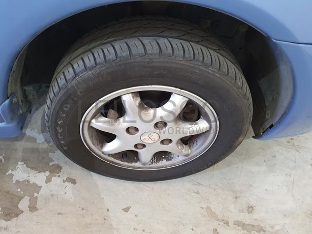 Mitsubishi Carisma 1.6 · Ano 2000