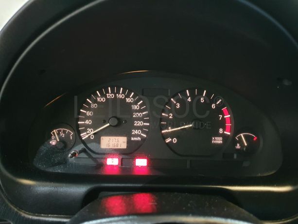 Mitsubishi Carisma 1.6 · Ano 2000