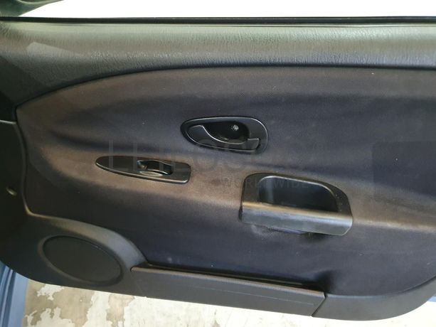 Mitsubishi Carisma 1.6 · Ano 2000