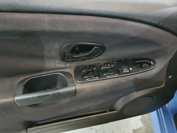 Mitsubishi Carisma 1.6 · Ano 2000