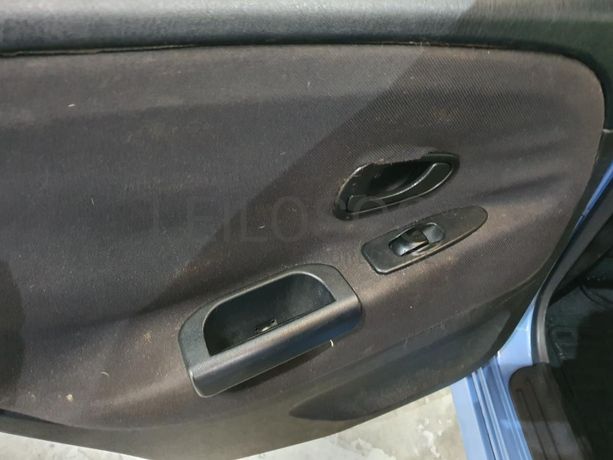 Mitsubishi Carisma 1.6 · Ano 2000