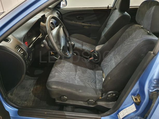 Mitsubishi Carisma 1.6 · Ano 2000