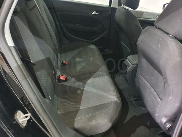 Peugeot 308 SW 1.6 HDI · Ano 2014