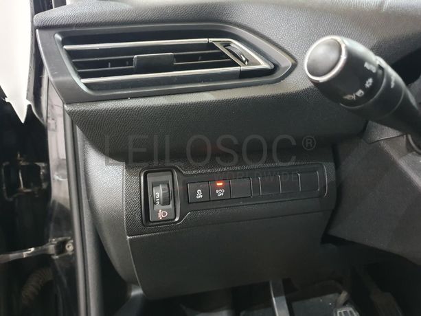 Peugeot 308 SW 1.6 HDI · Ano 2014
