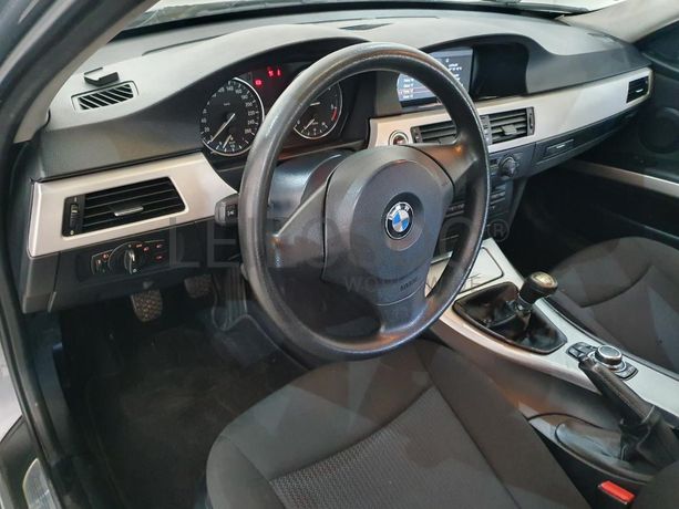 BMW 318D · Ano 2010